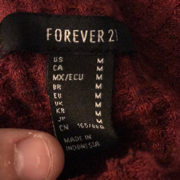 Cute basic red crop top - Picture 4 of 4